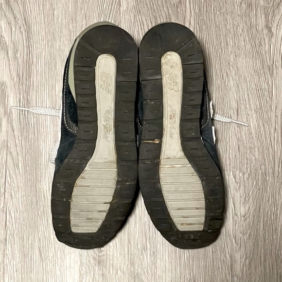 New Balance Women’s 996 Sneaker in Navy Blue - Picture 7 of 9